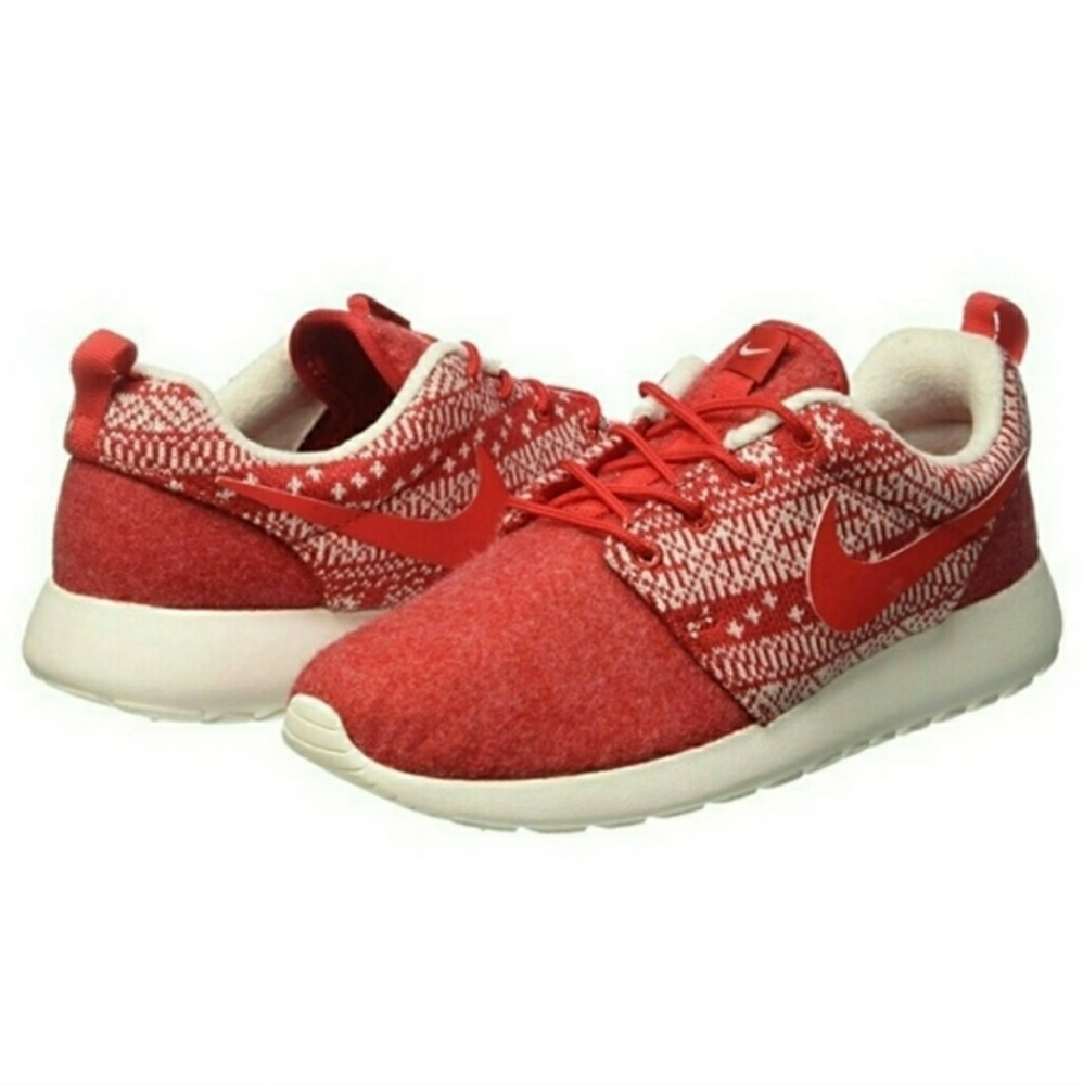 New NIKE Size 6 Roshe One Winter Red Wool Sweater Sneakers